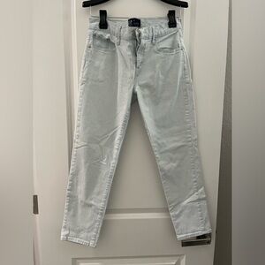 Gap light blue and white pinstriped women’s jeans size 26P girlfriend